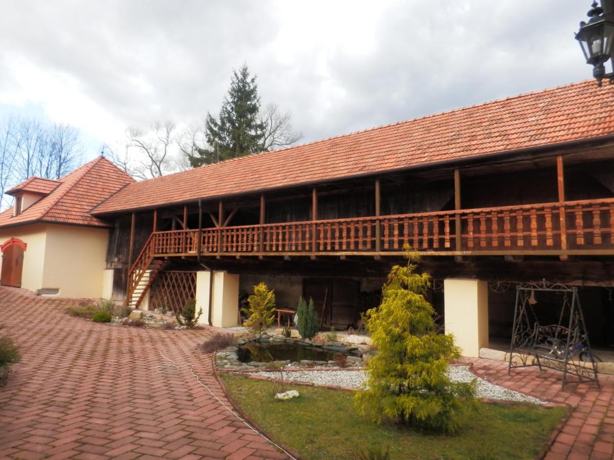Zamecek Zdiky - Zamecky Apartman Bujanov Bagian luar foto