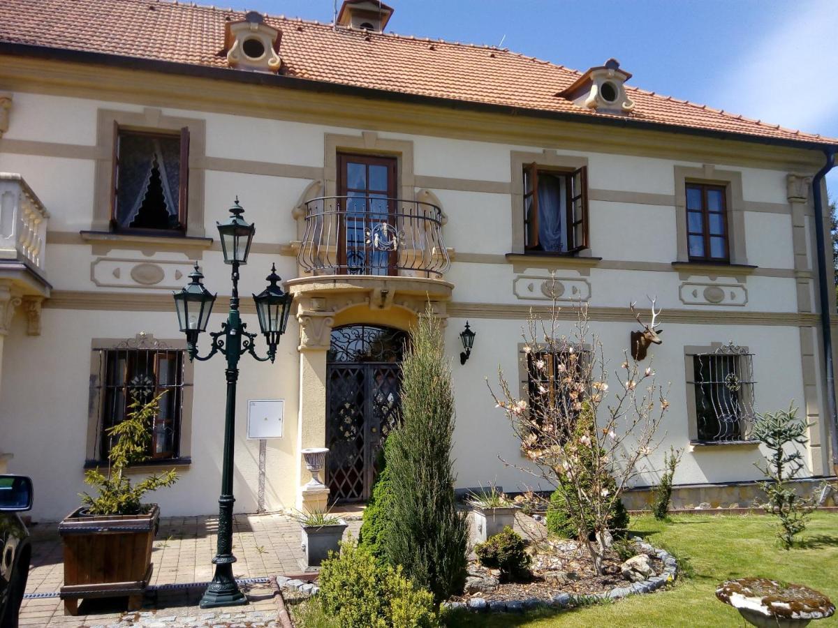 Zamecek Zdiky - Zamecky Apartman Bujanov Bagian luar foto