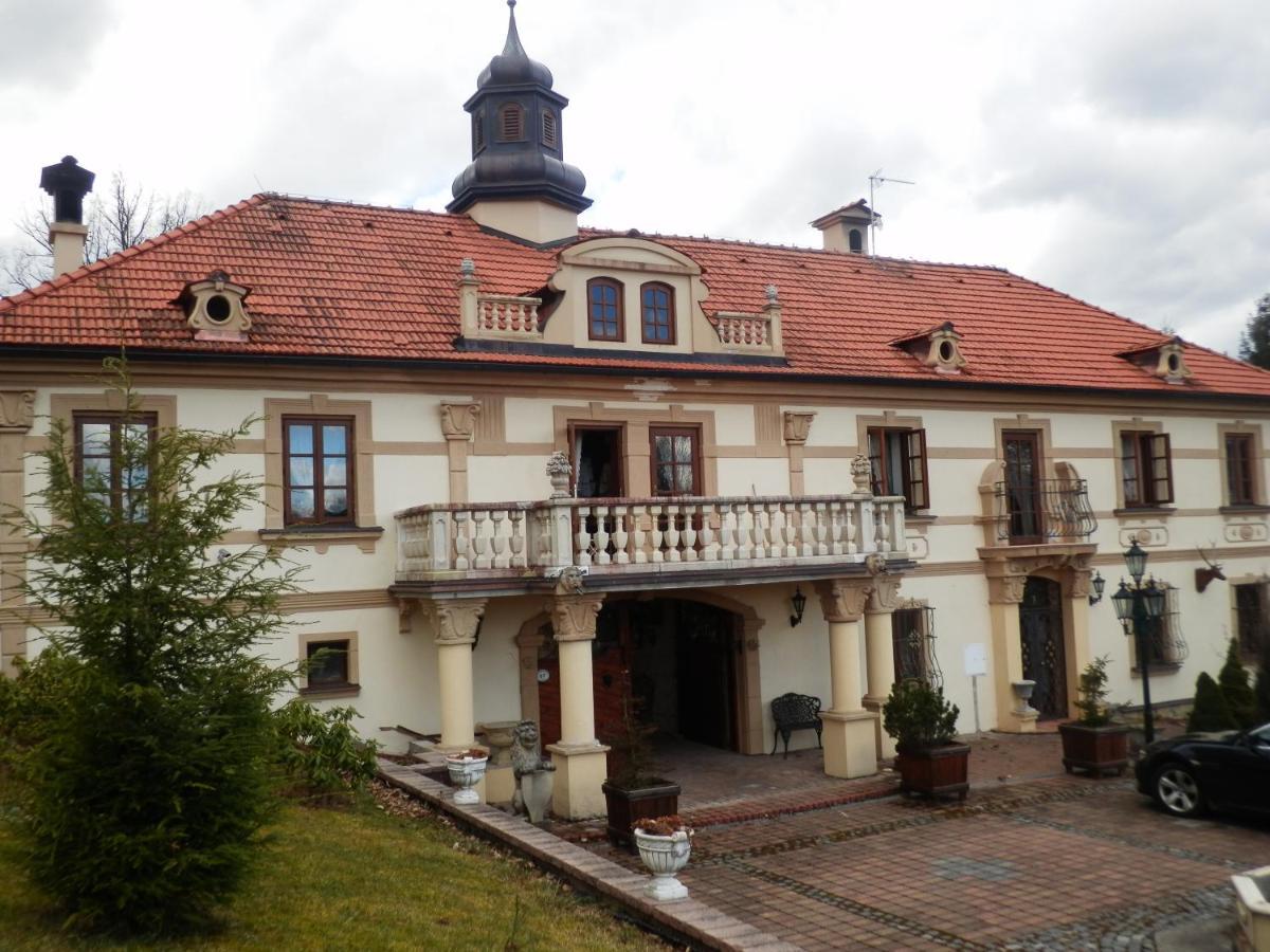 Zamecek Zdiky - Zamecky Apartman Bujanov Bagian luar foto