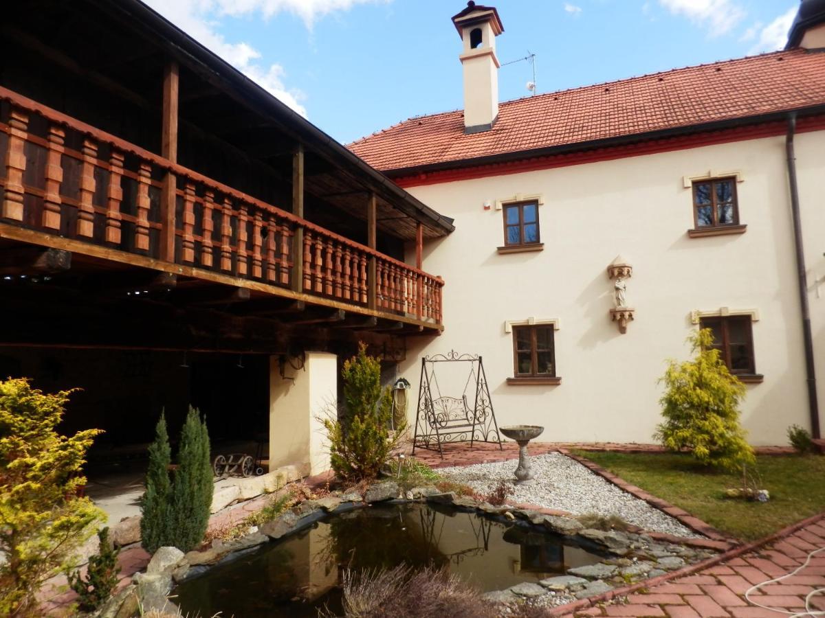 Zamecek Zdiky - Zamecky Apartman Bujanov Bagian luar foto