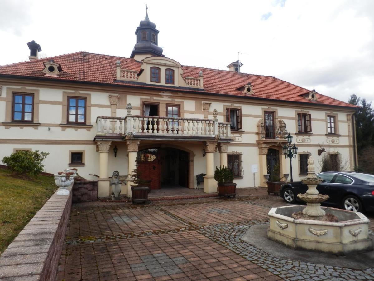 Zamecek Zdiky - Zamecky Apartman Bujanov Bagian luar foto