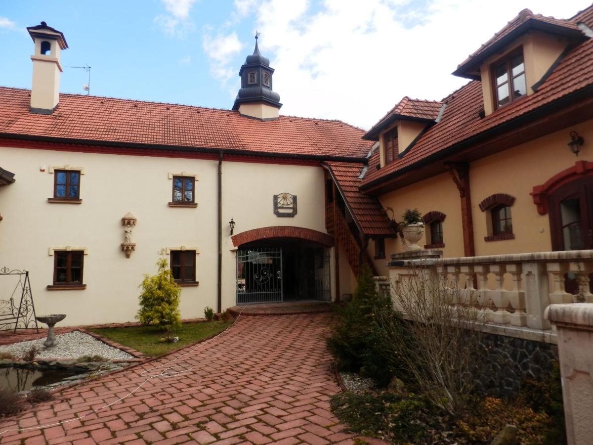 Zamecek Zdiky - Zamecky Apartman Bujanov Bagian luar foto