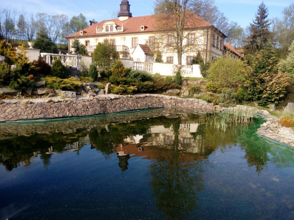 Zamecek Zdiky - Zamecky Apartman Bujanov Bagian luar foto