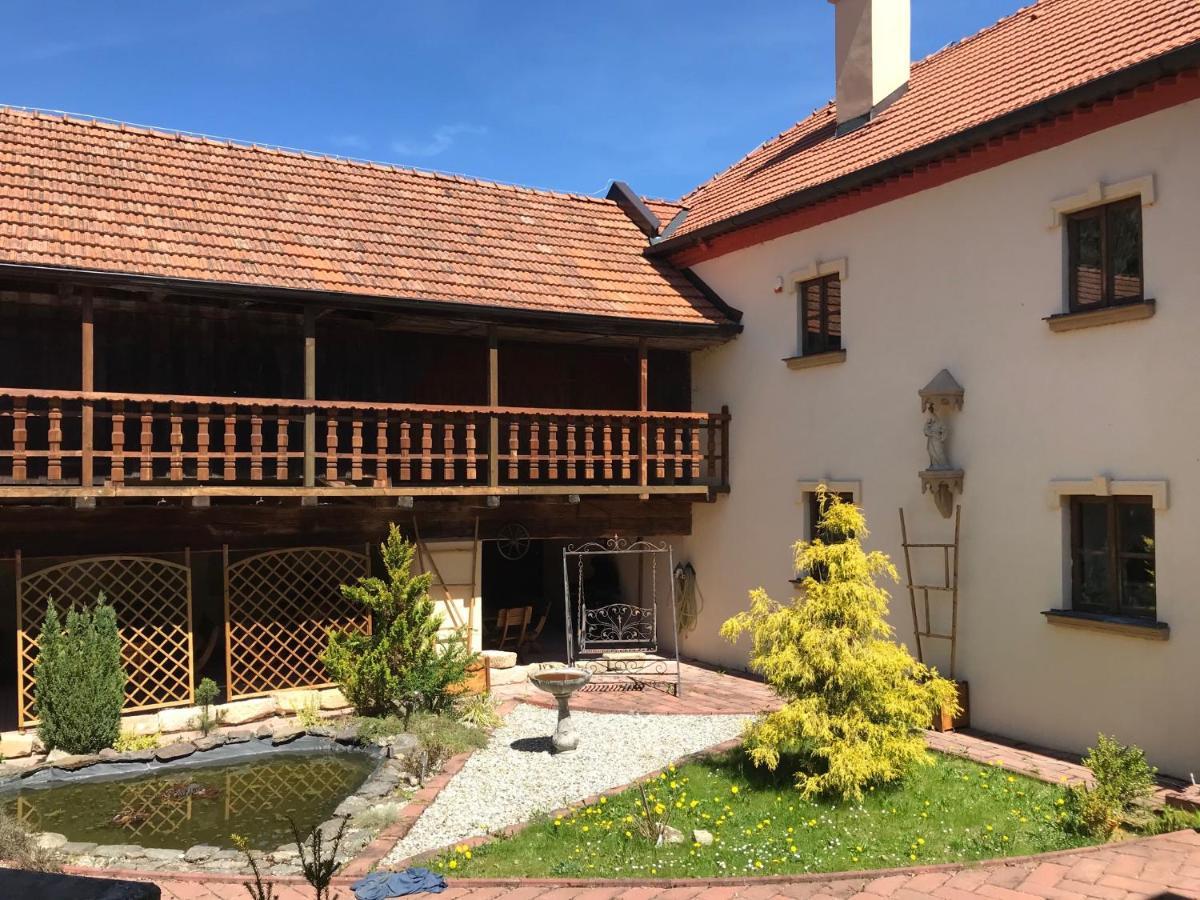 Zamecek Zdiky - Zamecky Apartman Bujanov Bagian luar foto